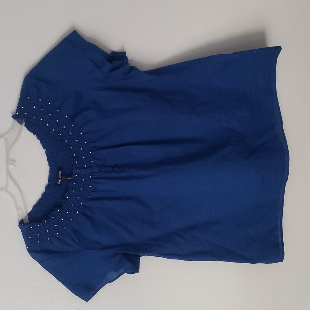 Daisy Fuentes short sleeve blouse